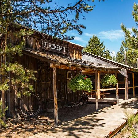 Bend-Sunriver Camping Resort Wheelchair Accessible Yurt 13 Eksteriør billede