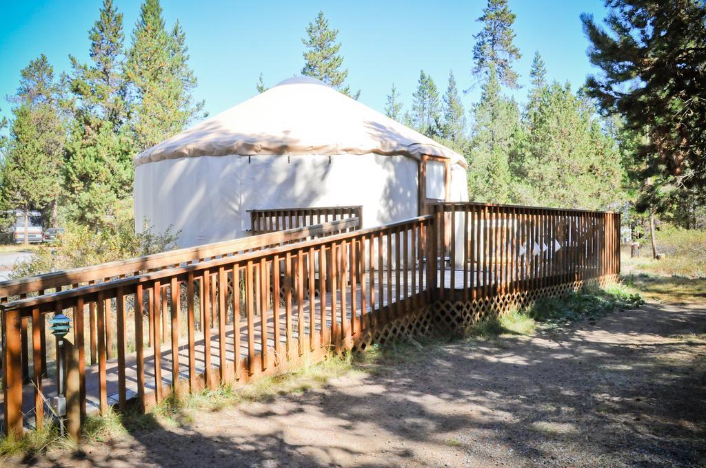 Bend-Sunriver Camping Resort Wheelchair Accessible Yurt 13 Eksteriør billede