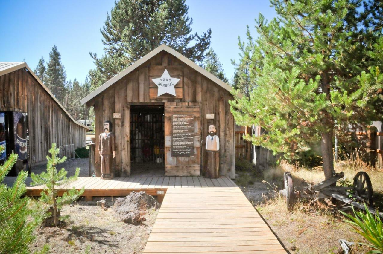 Bend-Sunriver Camping Resort Wheelchair Accessible Yurt 13 Eksteriør billede