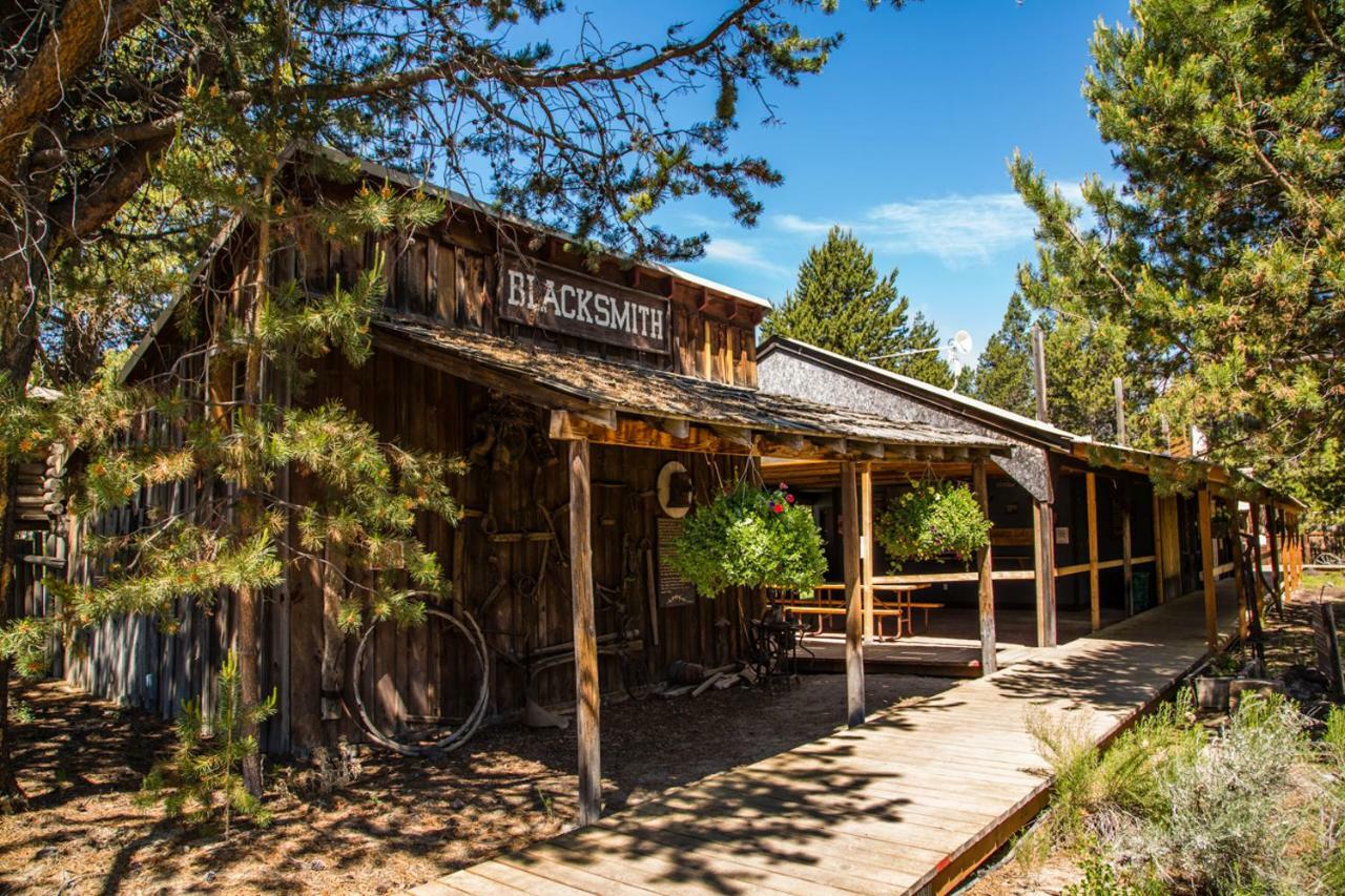 Bend-Sunriver Camping Resort Wheelchair Accessible Yurt 13 Eksteriør billede