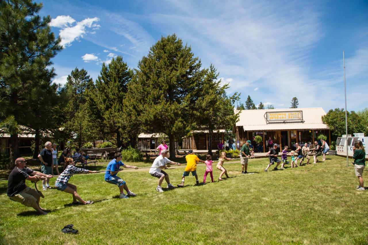 Bend-Sunriver Camping Resort Wheelchair Accessible Yurt 13 Eksteriør billede